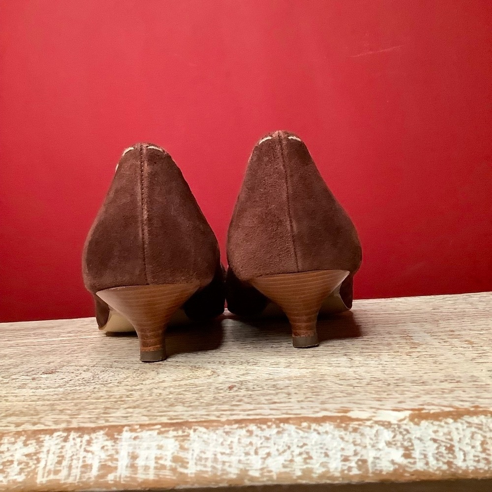 AK Anne Klein Flex Kitten Heels Brown Suede, Bows & Contrasting Cream Stitch - Picture 9 of 16